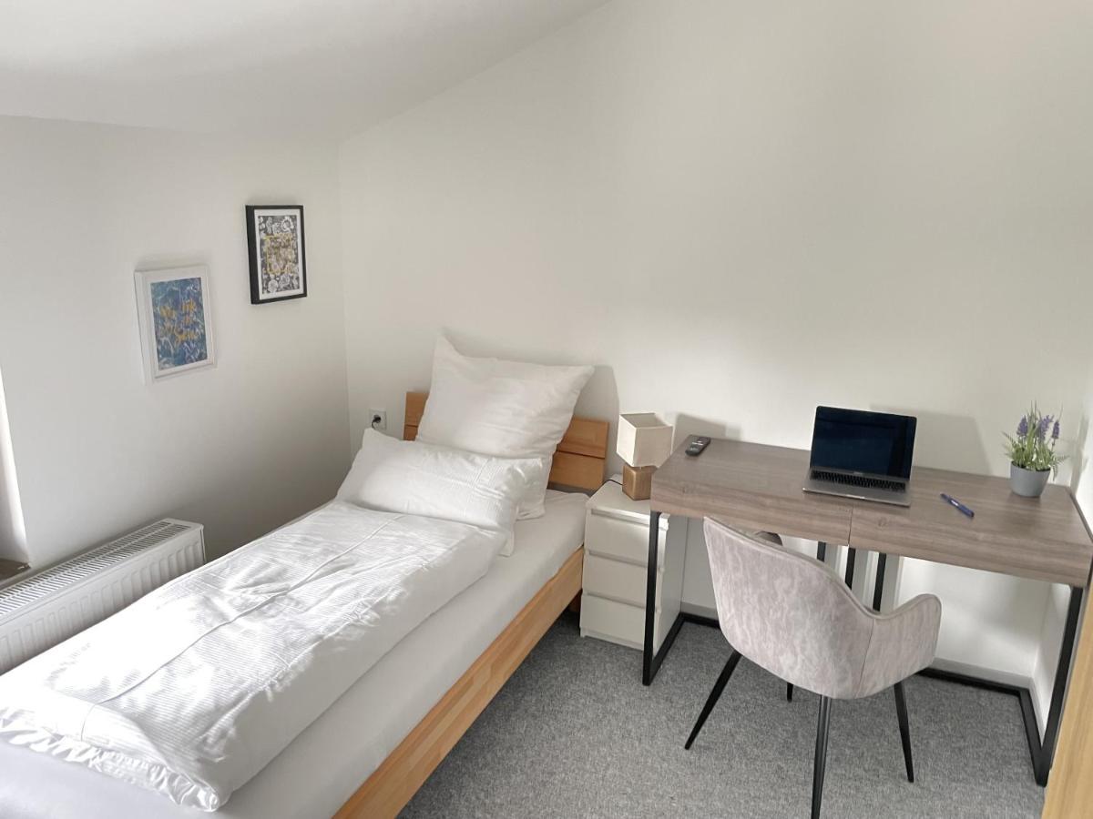 Hotel-Am-Bahnhof Stuttgart-Ditzingen Habitación foto
